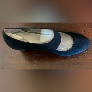Murphy & Johnston - DENISESTRMJ - women’s size 8 1/2M black classic heels